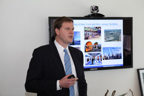 美國企業負責人介紹情況