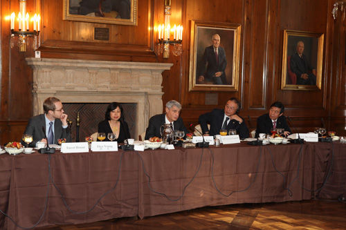 美國外交關(guān)系委員會聯(lián)合主席、美國前任財政部長魯賓與中國企業(yè)家俱樂部成員交流