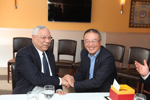 美國前國務(wù)卿鮑威爾將軍與柳傳志先生交流