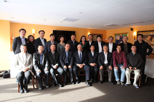 美國前國務卿鮑威爾將軍與中國企業家俱樂部成員合影